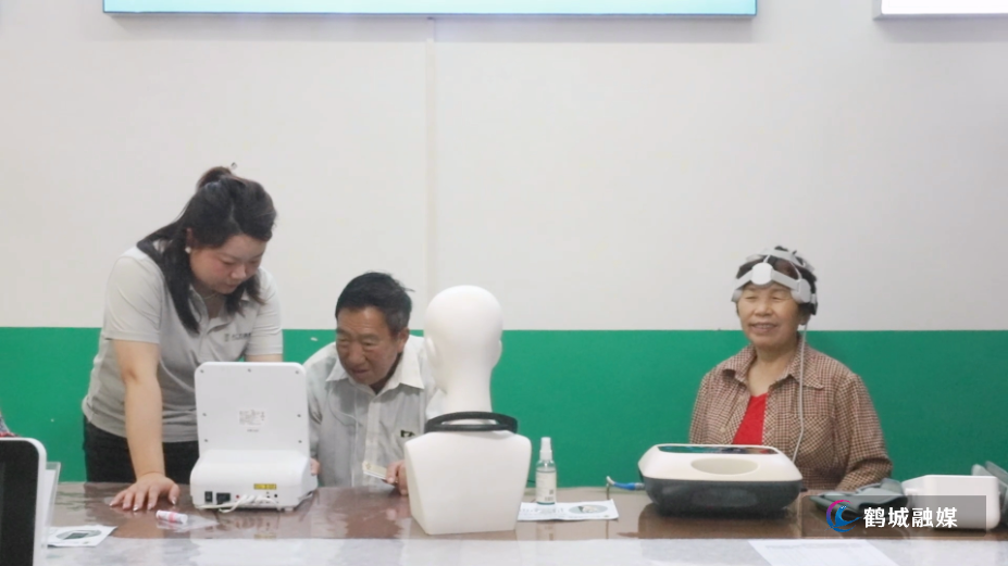 6月12日 鹤城:小食堂暖民心 “幸福餐桌”不止一餐热饭.mp4_000101.211.png 6月12日 鹤城:小食堂暖民心 “幸福餐桌”不止一餐热饭.mp4_000101.211.png