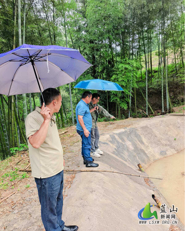 积极响应汛情预警 严纪律、多举措筑牢防汛安全线.jpg 积极响应汛情预警 严纪律、多举措筑牢防汛安全线.jpg