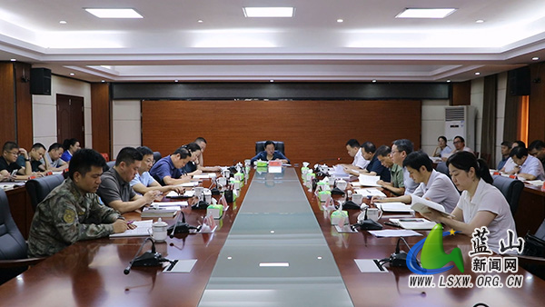 邓群主持树立和践行正确政绩观学习教育读书班暨县委理论学习中心组2026年第6次集体(扩大)学习.jpg