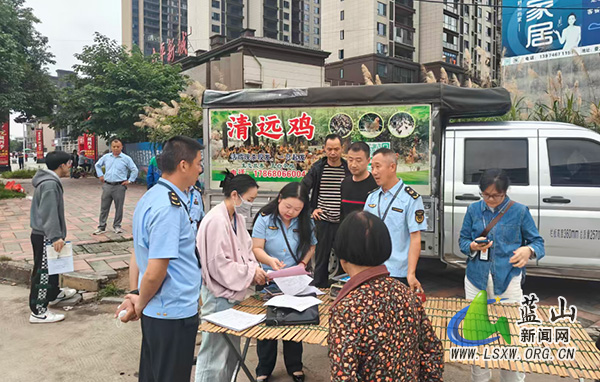 蓝山：严查“鬼秤”乱象 整治占道经营 全力守护消费安全与市场秩序.jpg