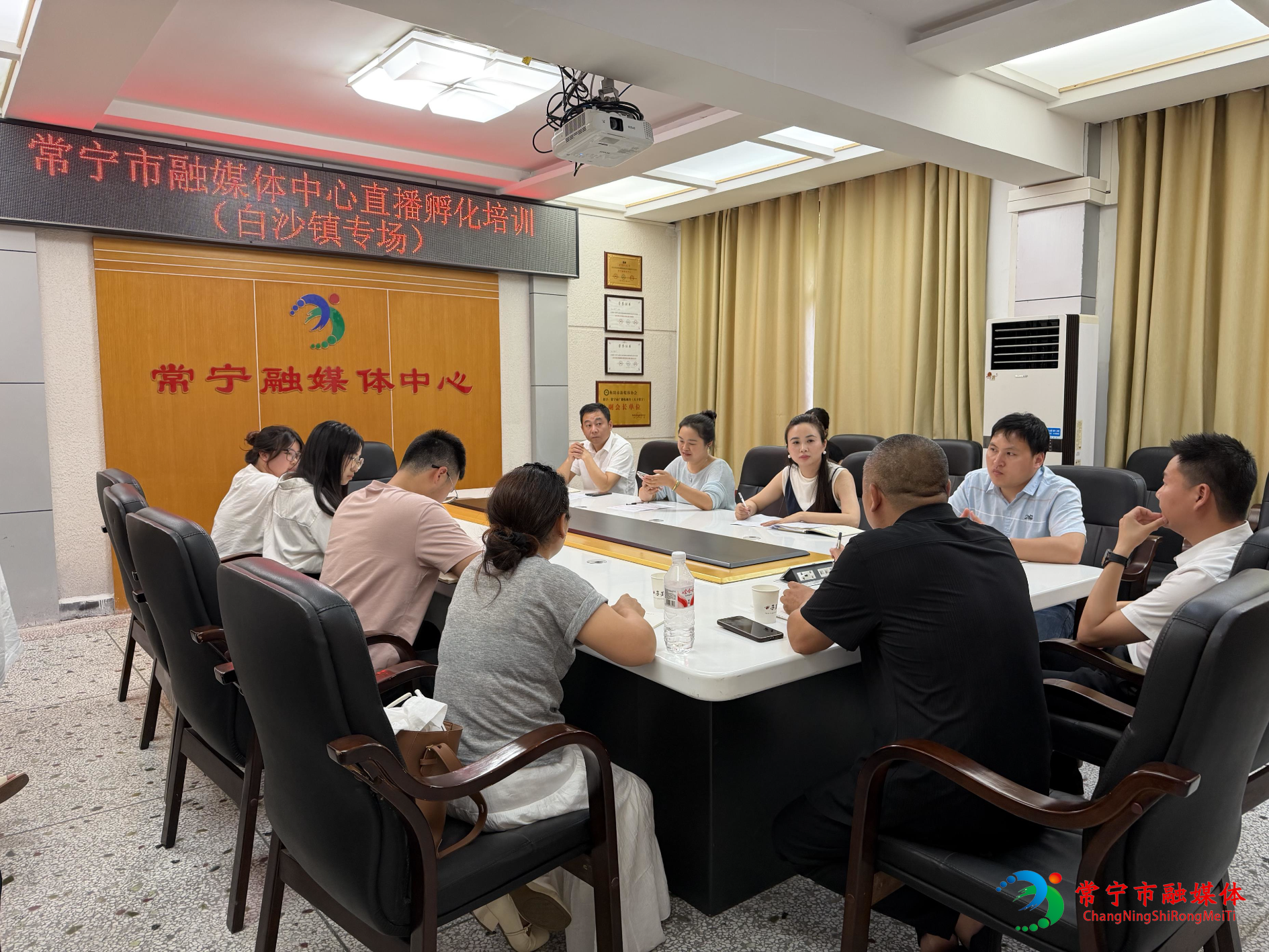 直播课堂.jpg 直播课堂.jpg