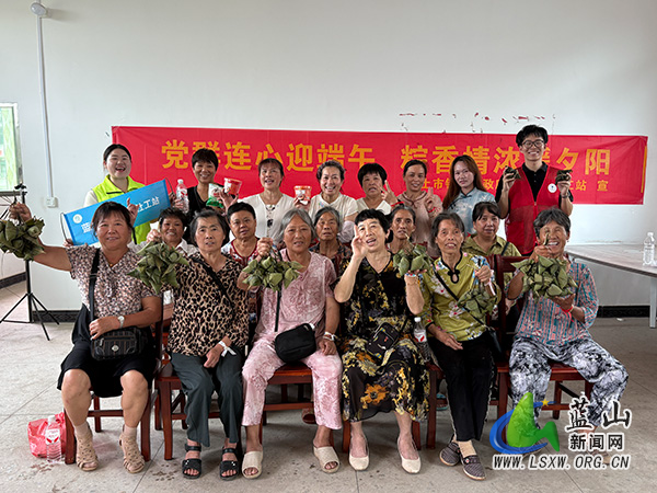 土市镇:党群连心迎端午 粽香四溢暖民心.jpg 土市镇:党群连心迎端午 粽香四溢暖民心.jpg