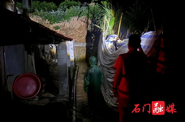 闻讯而动 快速处置 石门县全力迎战新一轮强降雨2.jpg 闻讯而动 快速处置 石门县全力迎战新一轮强降雨2.jpg