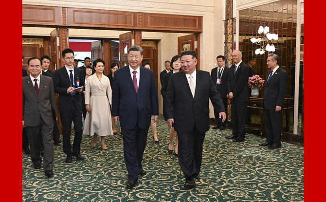 习近平夫妇出席金正恩夫妇举行的小范围午宴