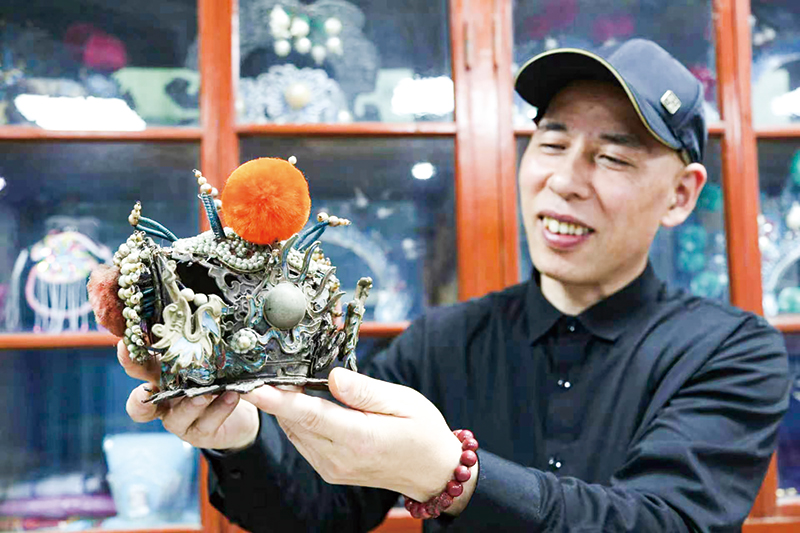 从舞台造梦到盔帽创艺 始于舞美 忠于传承