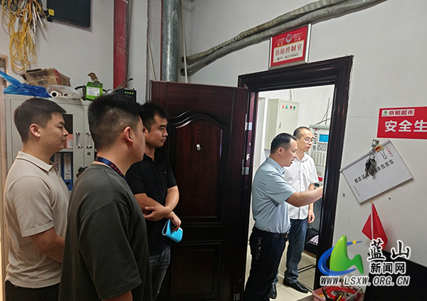塔峰镇纪委:监督不松懈,安全不止步.jpg 塔峰镇纪委:监督不松懈,安全不止步.jpg