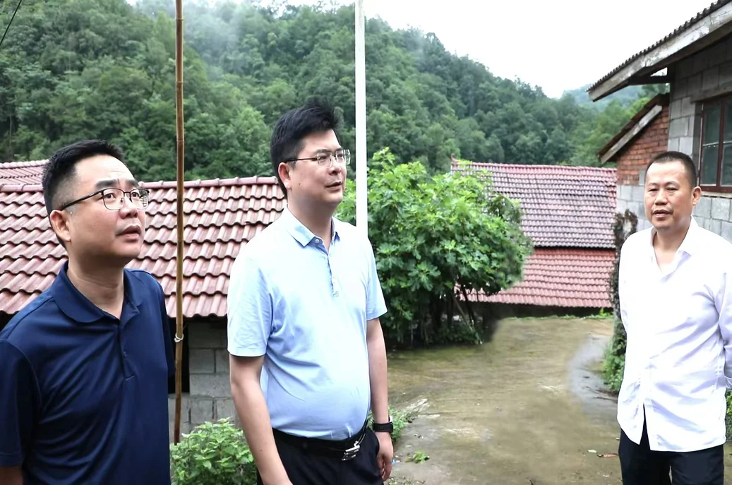 郑明明督导检查防汛备汛和地质灾害防治工作