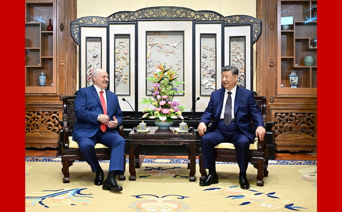 习近平会见白俄罗斯总统卢卡申科