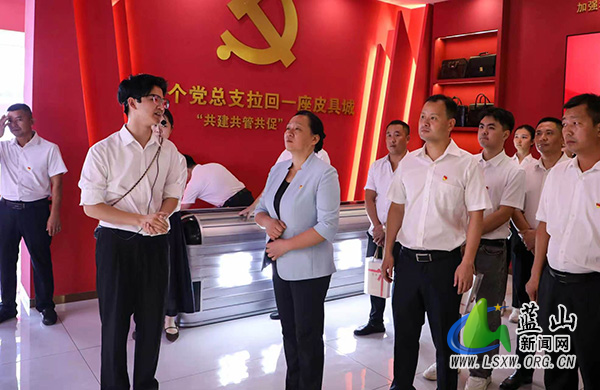 蓝山县举行“流动党员之家”启用仪式.jpg 蓝山县举行“流动党员之家”启用仪式.jpg