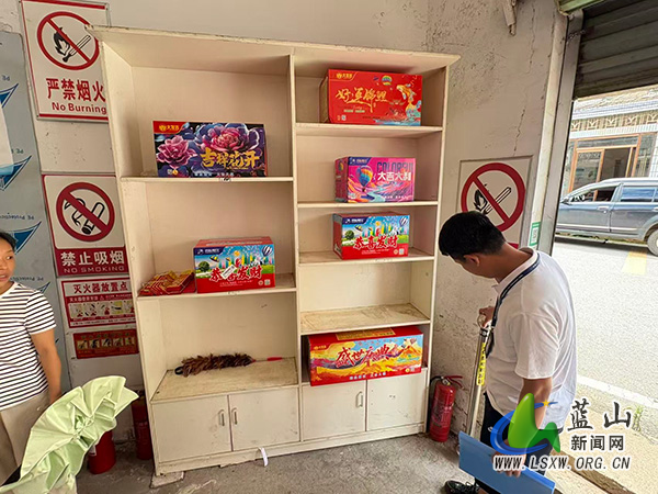 毛俊镇:开展烟花爆竹安全专项检查行动.jpg 毛俊镇:开展烟花爆竹安全专项检查行动.jpg
