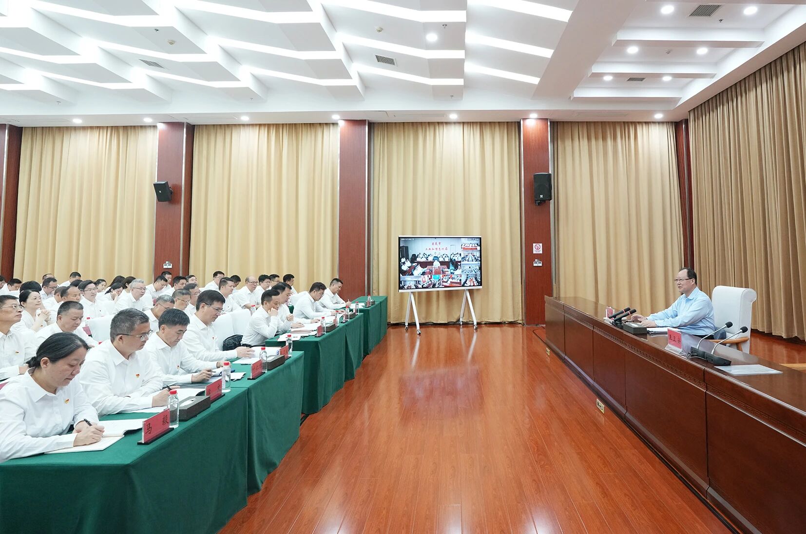 毛伟明在省工信厅讲授专题党课