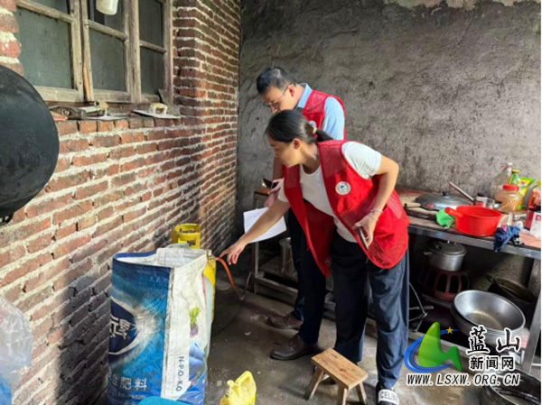 犁头瑶族乡开展燃气安全入户排查专项行动.jpg 犁头瑶族乡开展燃气安全入户排查专项行动.jpg