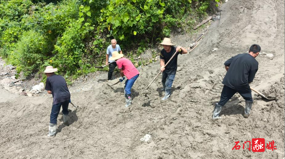 壶瓶山镇大京竹村:仅历时7小时 畅通产业要道3.jpg 壶瓶山镇大京竹村:仅历时7小时 畅通产业要道3.jpg