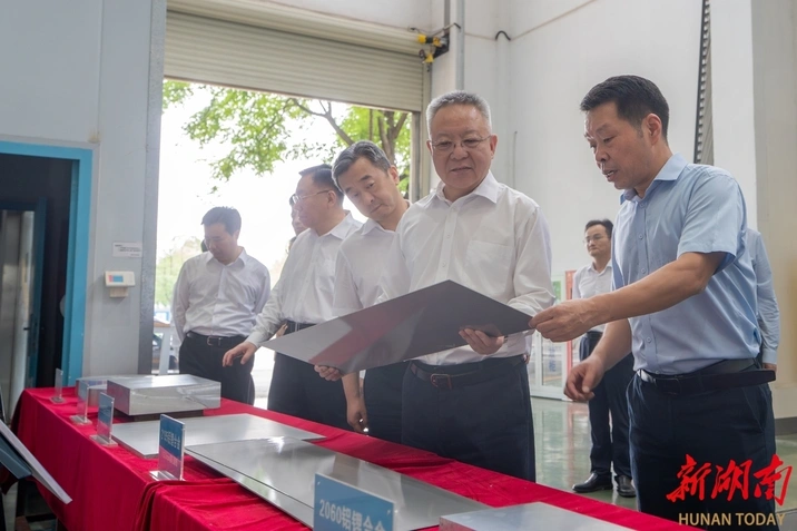 沈晓明到中南大学调研并主持召开座谈会