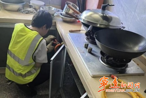 宁远棉花坪瑶族乡:上门检修送安全_副本500.jpg 宁远棉花坪瑶族乡:上门检修送安全_副本500.jpg