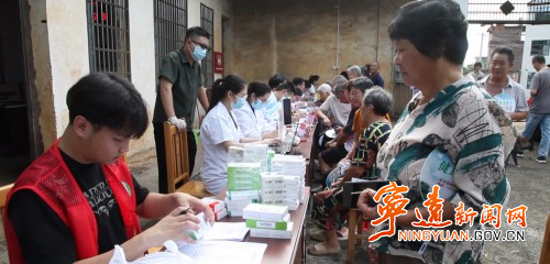 宁远:优质医疗下乡村 义诊服务暖民心_副本500.jpg 宁远:优质医疗下乡村 义诊服务暖民心_副本500.jpg