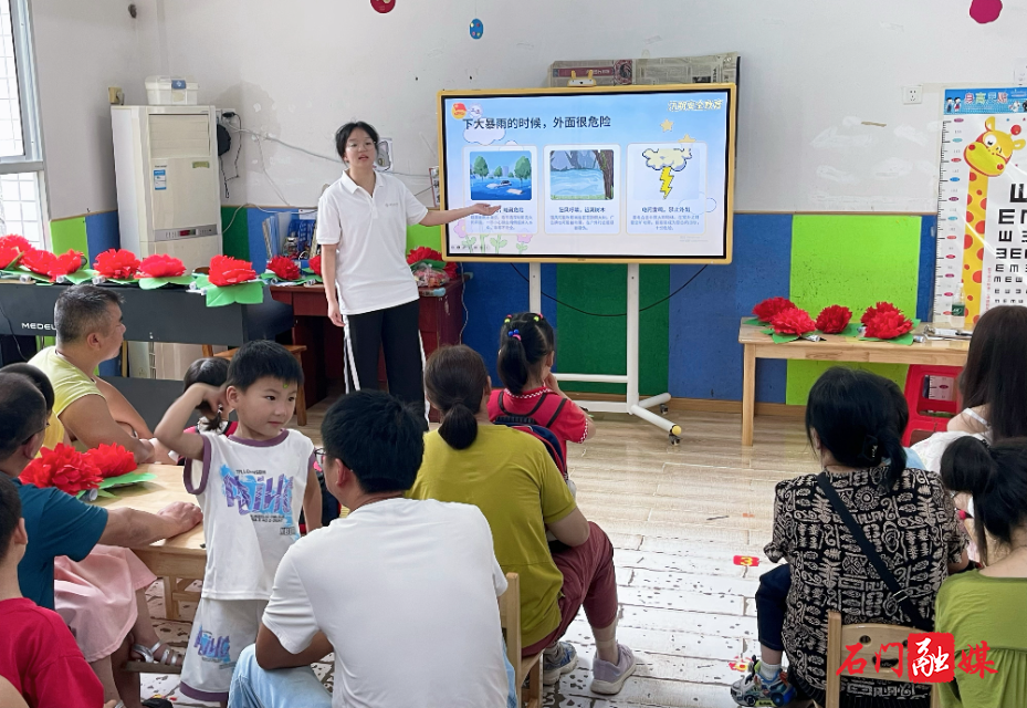 石门县磨市镇联合上海立达学院开展暑期“三下乡”社会实践活动圆满收官2.jpg 石门县磨市镇联合上海立达学院开展暑期“三下乡”社会实践活动圆满收官2.jpg