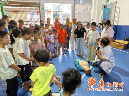 宁远县文庙街道：防溺水课堂“搬”进游泳馆_副本500.jpg