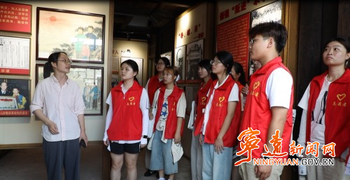 宁远:湘潭大学学生来宁远县参观柏忍故居_副本500.jpg 宁远:湘潭大学学生来宁远县参观柏忍故居_副本500.jpg