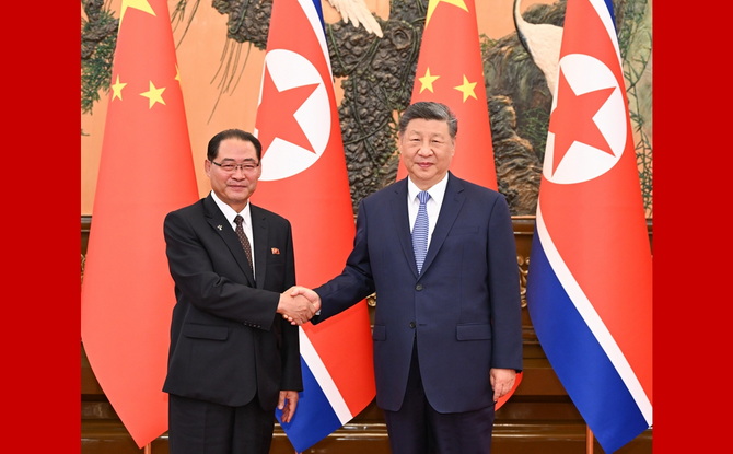 习近平会见朝鲜内阁总理朴泰成