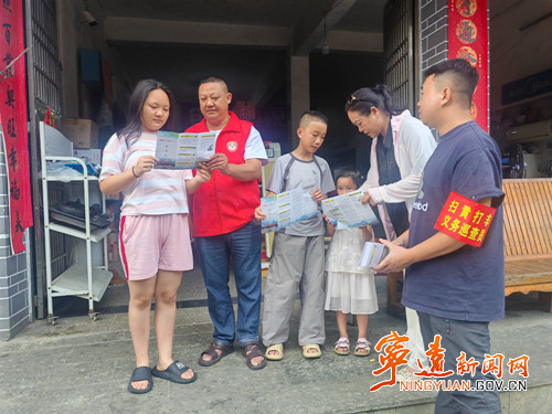 宁远县九疑瑶族乡:开展暑期护苗宣传活动_副本500.jpg 宁远县九疑瑶族乡:开展暑期护苗宣传活动_副本500.jpg