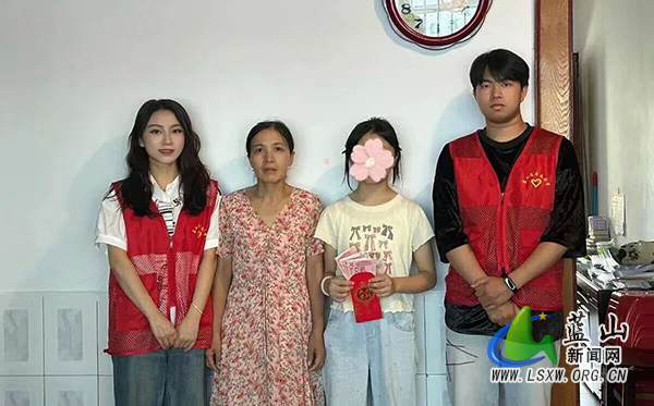 蓝山团县委开展“希望工程1+1助学行动”入户走访慰问活动.jpg