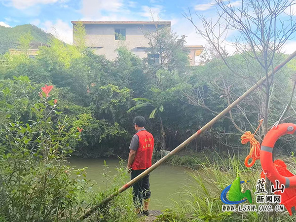 浆洞瑶族乡:纪检监督巡河护水 筑牢防溺水安全防线.jpg 浆洞瑶族乡:纪检监督巡河护水 筑牢防溺水安全防线.jpg