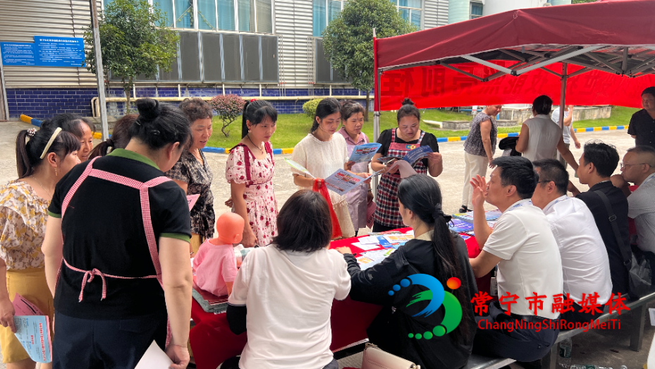 常宁人社:“一人一技”政策直通车,开进车间送到手边.jpg 常宁人社:“一人一技”政策直通车,开进车间送到手边.jpg