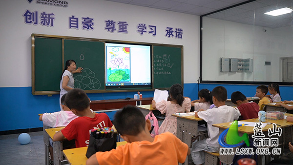 我县企业开设暑期“安亲班”为员工解忧.jpg