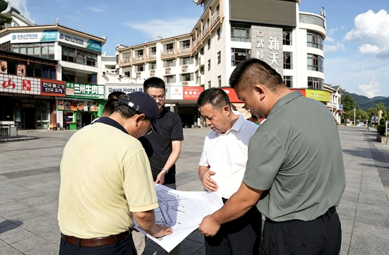 专家把脉谋规划 精塑街区促提质 钟跃波带队调研武陵源城区特色街区打造工作