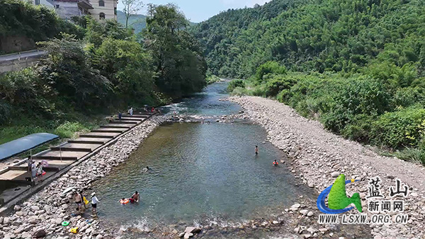 蓝山县毛俊镇杨家洞村：深挖生态“凉”资源   激活夏日“热”经济.jpg