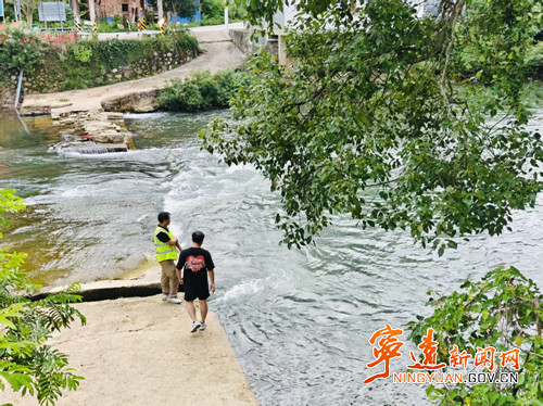 宁远县鲤溪镇:筑牢溺水防线 护航暑期平安_副本500.jpg 宁远县鲤溪镇:筑牢溺水防线 护航暑期平安_副本500.jpg