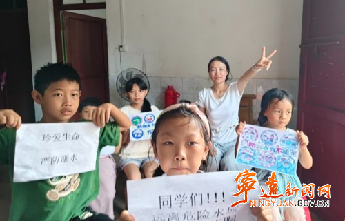 宁远县九疑瑶族乡：平安宣传进农家_副本500.jpg