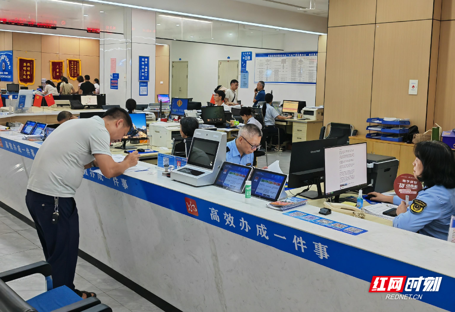 县市场监管局助力企业“零跑腿”落户宜章.png
