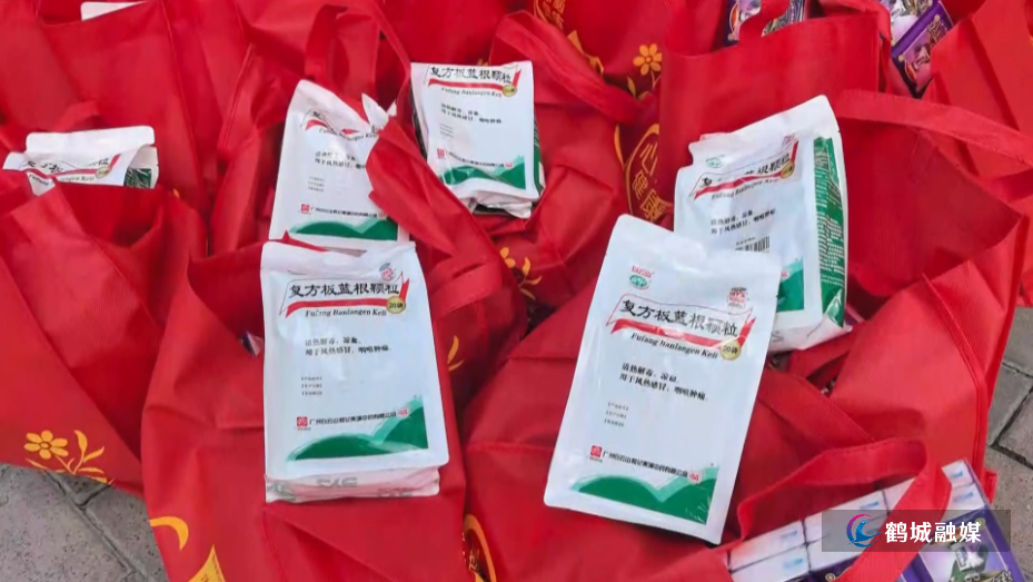 老百姓怀仁药房联合爱心企业为户外劳动者送“清凉”(半成品).mp4_20260812_160812.427.jpg