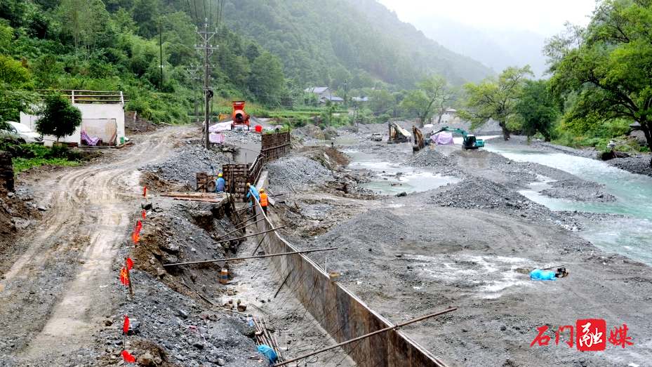 壶瓶山镇:推进道路交通灾后重建 全力保障群众出行安全1.png 壶瓶山镇:推进道路交通灾后重建 全力保障群众出行安全1.png