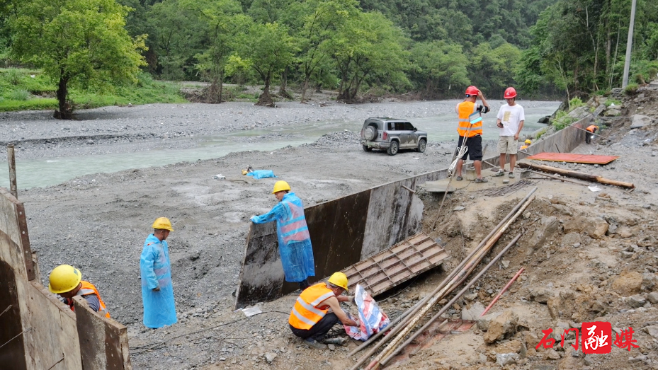 壶瓶山镇:推进道路交通灾后重建 全力保障群众出行安全2.png 壶瓶山镇:推进道路交通灾后重建 全力保障群众出行安全2.png