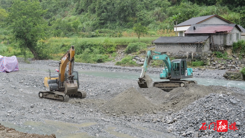 壶瓶山镇:推进道路交通灾后重建 全力保障群众出行安全3.png 壶瓶山镇:推进道路交通灾后重建 全力保障群众出行安全3.png