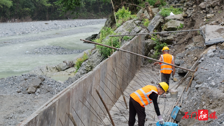 壶瓶山镇:推进道路交通灾后重建 全力保障群众出行安全5.png 壶瓶山镇:推进道路交通灾后重建 全力保障群众出行安全5.png