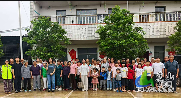 新圩镇开展家庭教育指导服务“向阳花”行动.jpg 新圩镇开展家庭教育指导服务“向阳花”行动.jpg