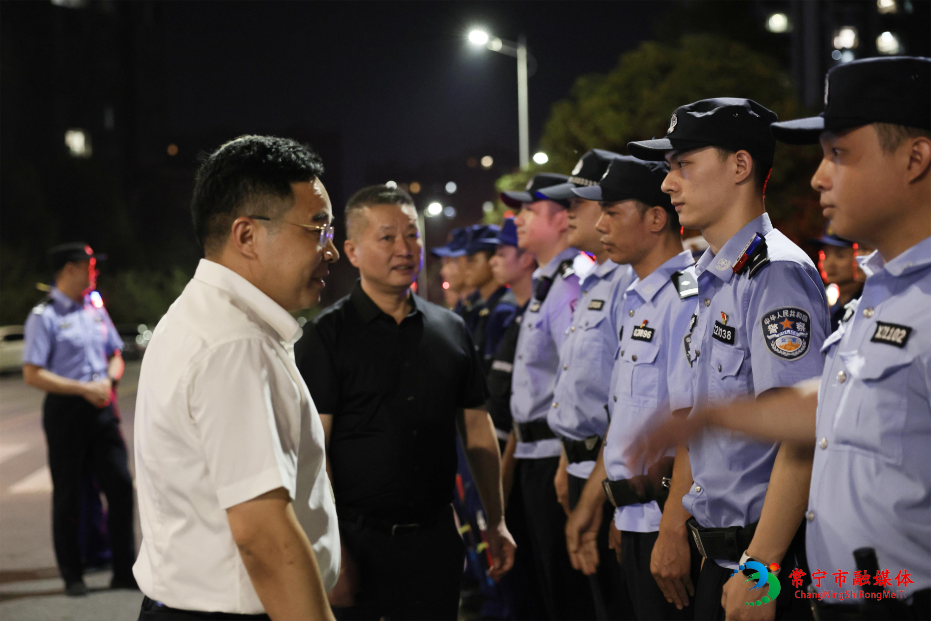 书记慰问 (1).jpg 书记慰问 (1).jpg