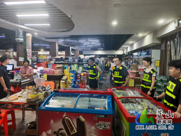 大桥瑶族乡:夜巡常态化,守护千万家.jpg 大桥瑶族乡:夜巡常态化,守护千万家.jpg