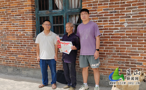 荆竹瑶族乡开展优秀高考学子走访表彰活动.jpg 荆竹瑶族乡开展优秀高考学子走访表彰活动.jpg