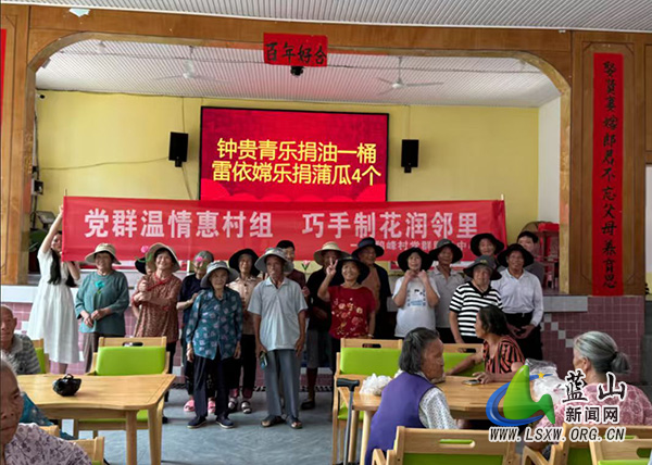 毛俊镇鹊峰村:指尖绽芳华 温情暖夕阳.jpg 毛俊镇鹊峰村:指尖绽芳华 温情暖夕阳.jpg