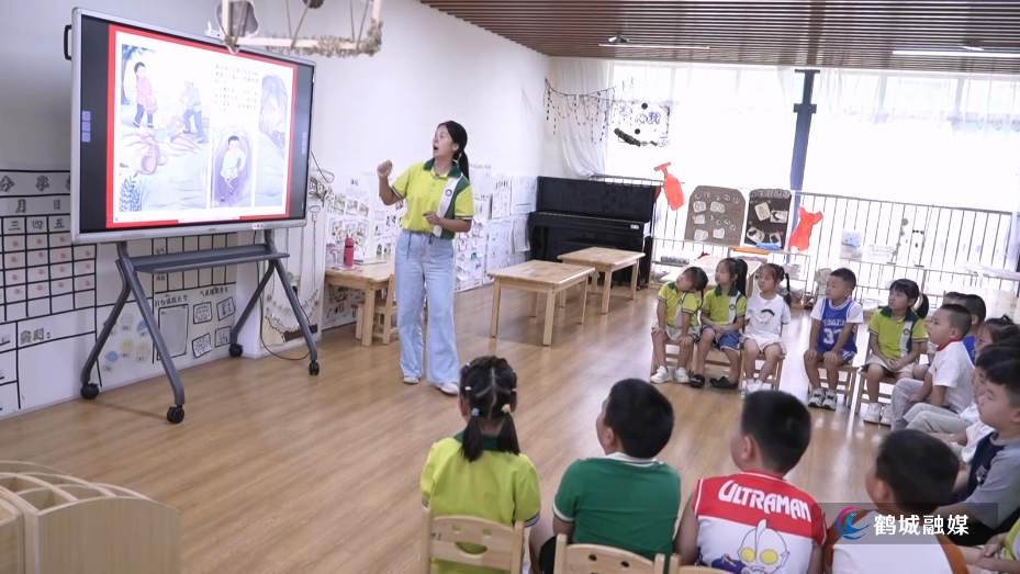 鹤城区第二幼儿园:开学第一课听红色故事 厚植萌娃爱国情怀(半成品)01.mp4_20260902_162821.750.jpg 鹤城区第二幼儿园:开学第一课听红色故事 厚植萌娃爱国情怀(半成品)01.mp4_20260902_162821.750.jpg