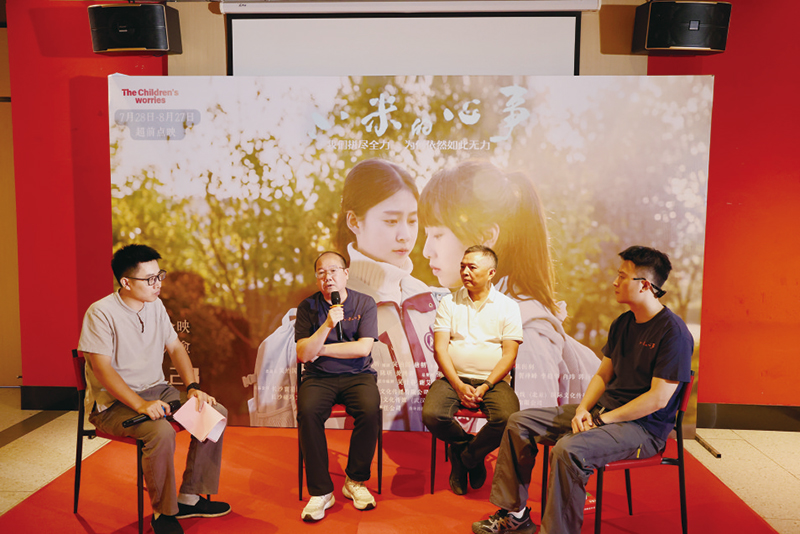 这一封“光影家书”写给家乡也治愈万千家庭