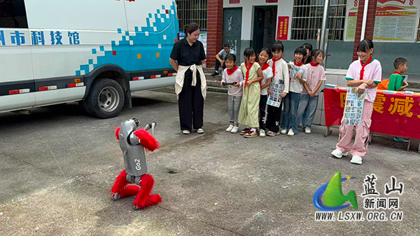 火市学校：科普大篷车进校园，趣味科技润童心.jpg