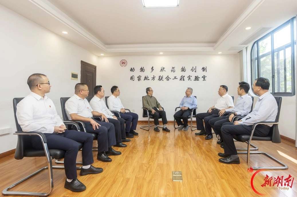 教师节前夕，沈晓明走访慰问教师代表