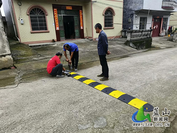 祠堂圩镇道路交通安全大排查大整治见实效2.jpg 祠堂圩镇道路交通安全大排查大整治见实效2.jpg