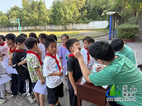 蓝山县“五健”项目筛查走进火市学校.jpg 蓝山县“五健”项目筛查走进火市学校.jpg